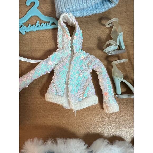 Skyler Bradshaw Winter Break Rainbow High Doll Outfit Blue Snowboard Coat Boots - Picture 8 of 11